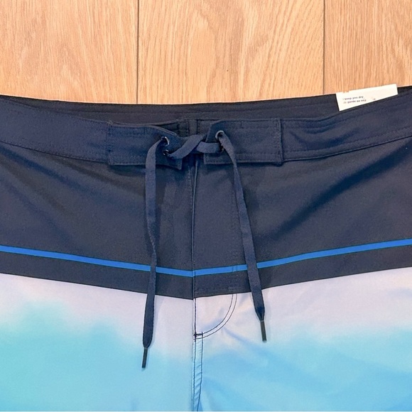 Old Navy Blue Board Shorts UV Protection Size 34 - Picture 2 of 7